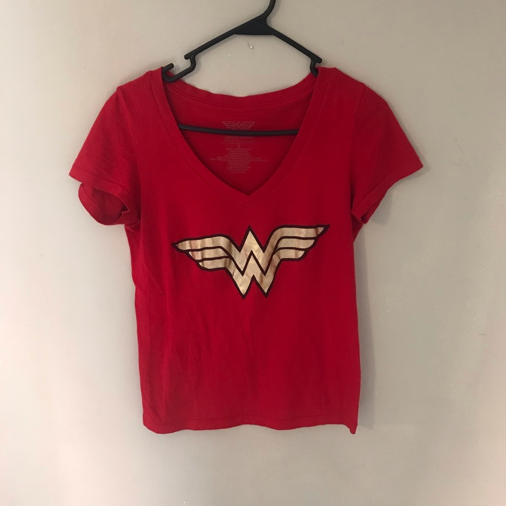 Wonder Woman v neck T-shirt
